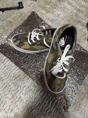 Ladies size 5 camouflage vans